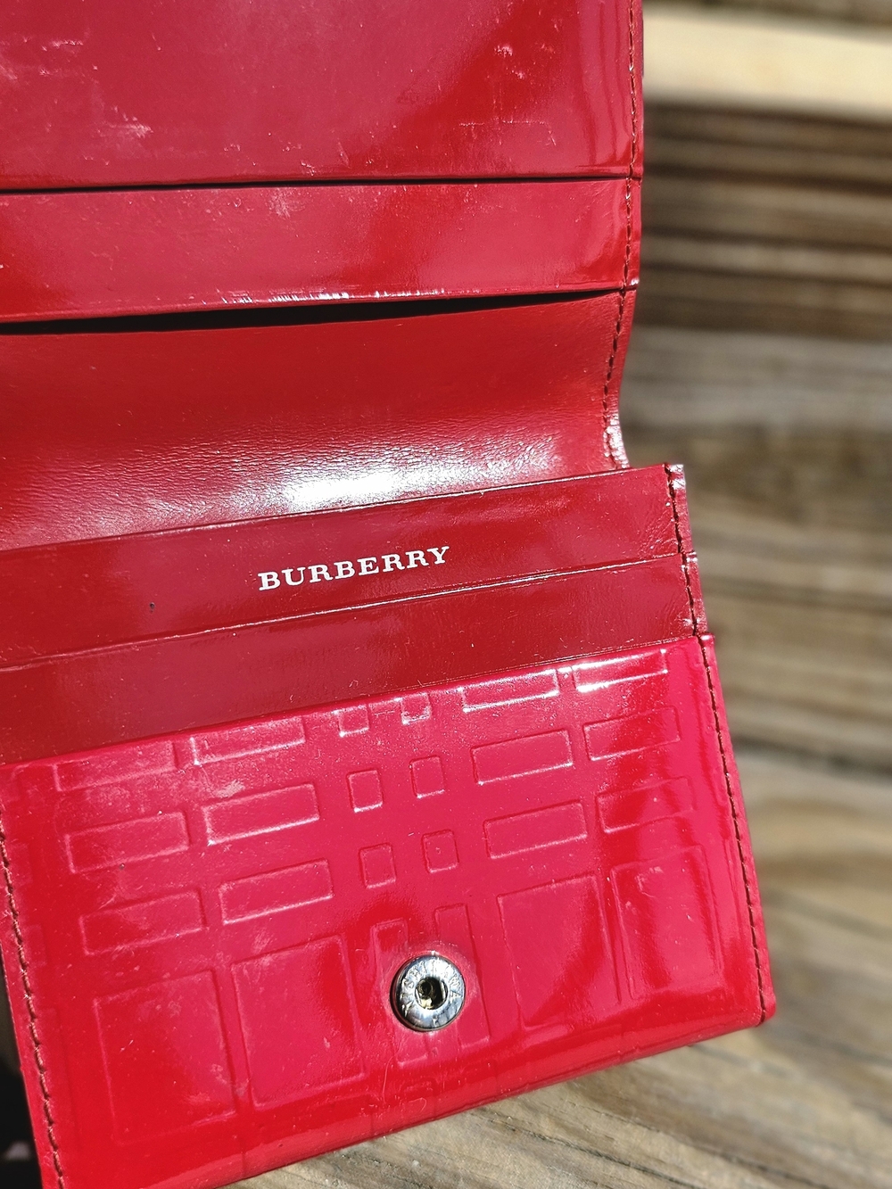 Burberry Red Patent Leather Wallet with Embossed Detail - Picture 7 of 7